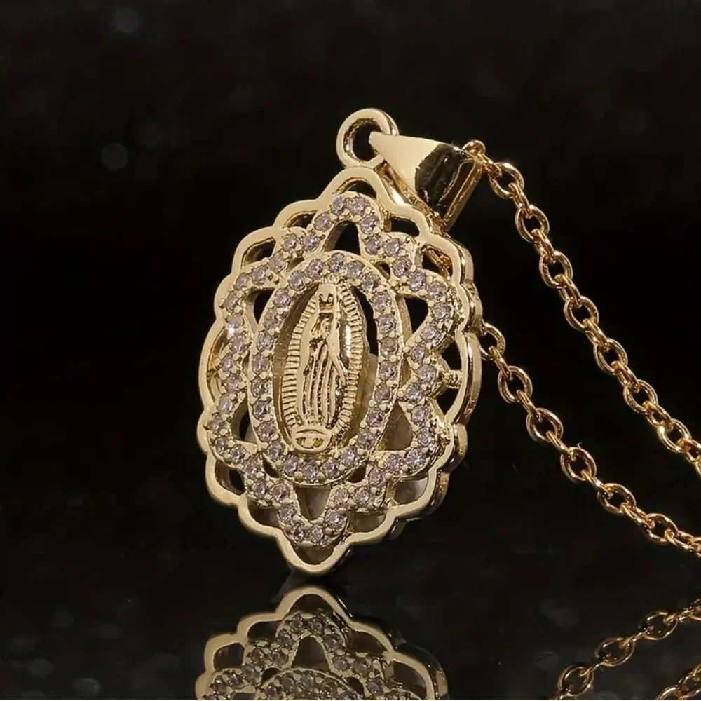 Virgin Mary Pendant Necklace - Picture 2 of 6